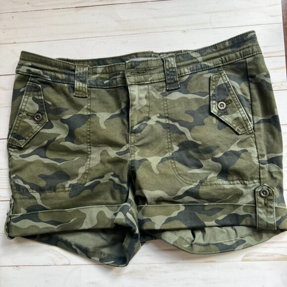 torrid Pants - TORRID Camo Stretch Twill Mid-Rise Shorts Size 12